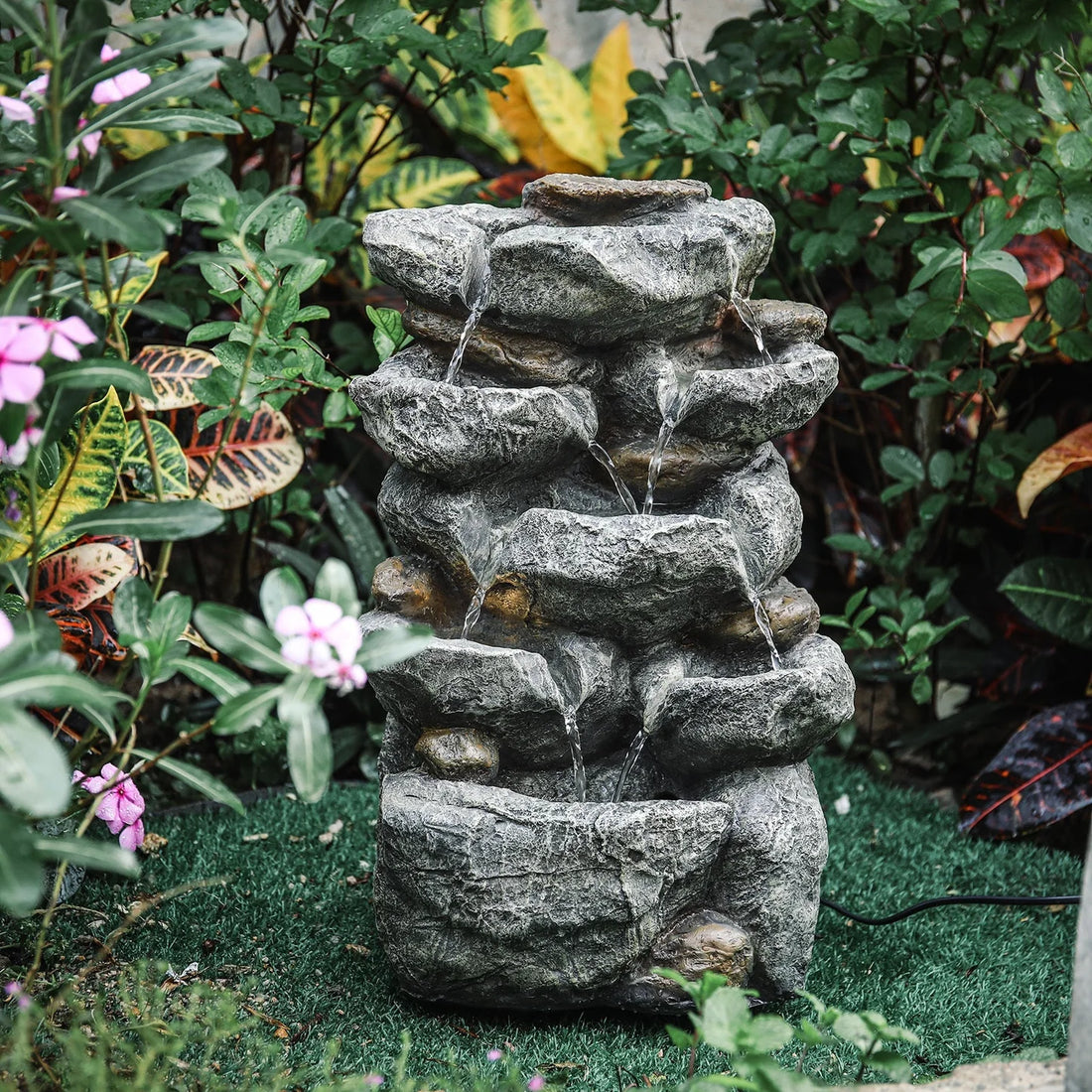 Gartenbrunnen mit Kaskade und Pumpe – 49 cm hoch, mehrstufiges Wasserspiel