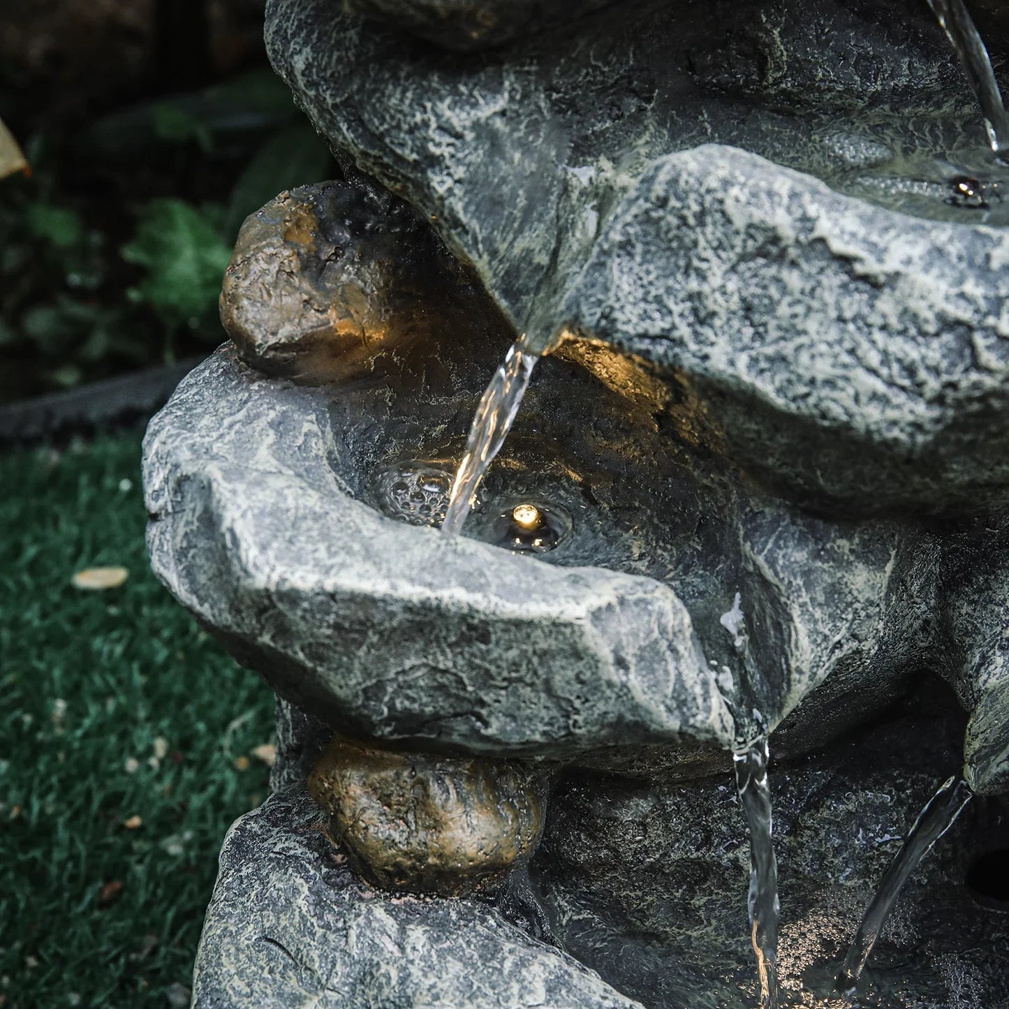 Gartenbrunnen mit Kaskade und Pumpe – 49 cm hoch, mehrstufiges Wasserspiel